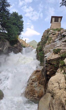 Lamchar waterfall